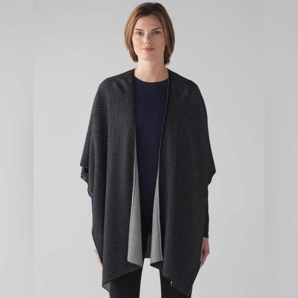 Lululemon Mandala Wrap
Black / Heathered Medium Grey
